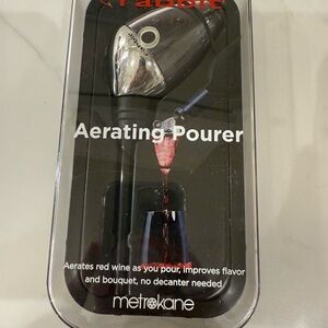 Rabbit aerating wine pourer, new in box